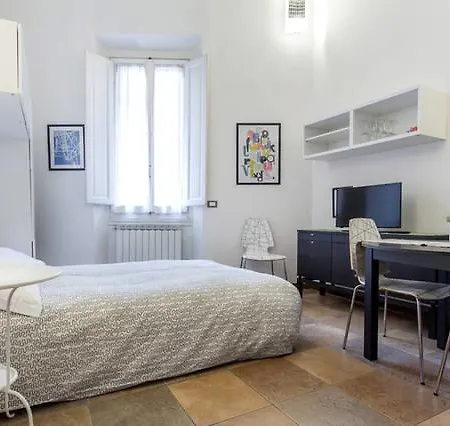 Silvia Apartment Florence